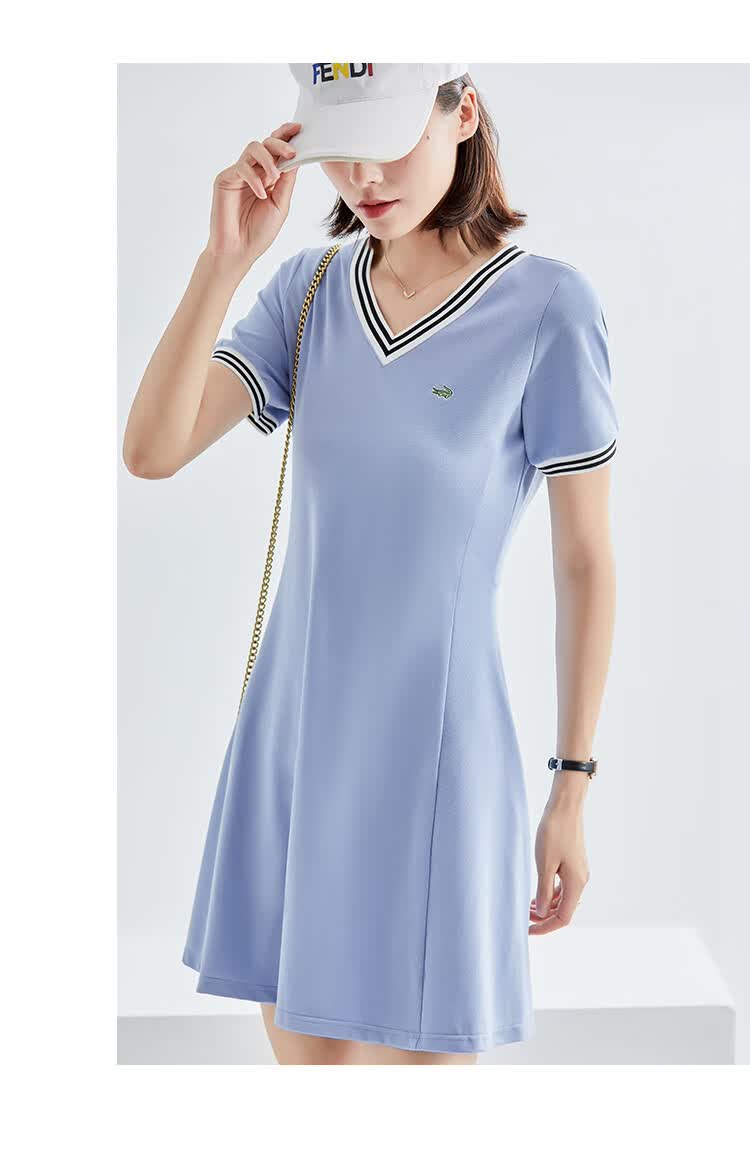 卡帝乐鳄鱼cartelo 2020秋季新款简约休闲v领撞色条纹边棉质女裙子t恤