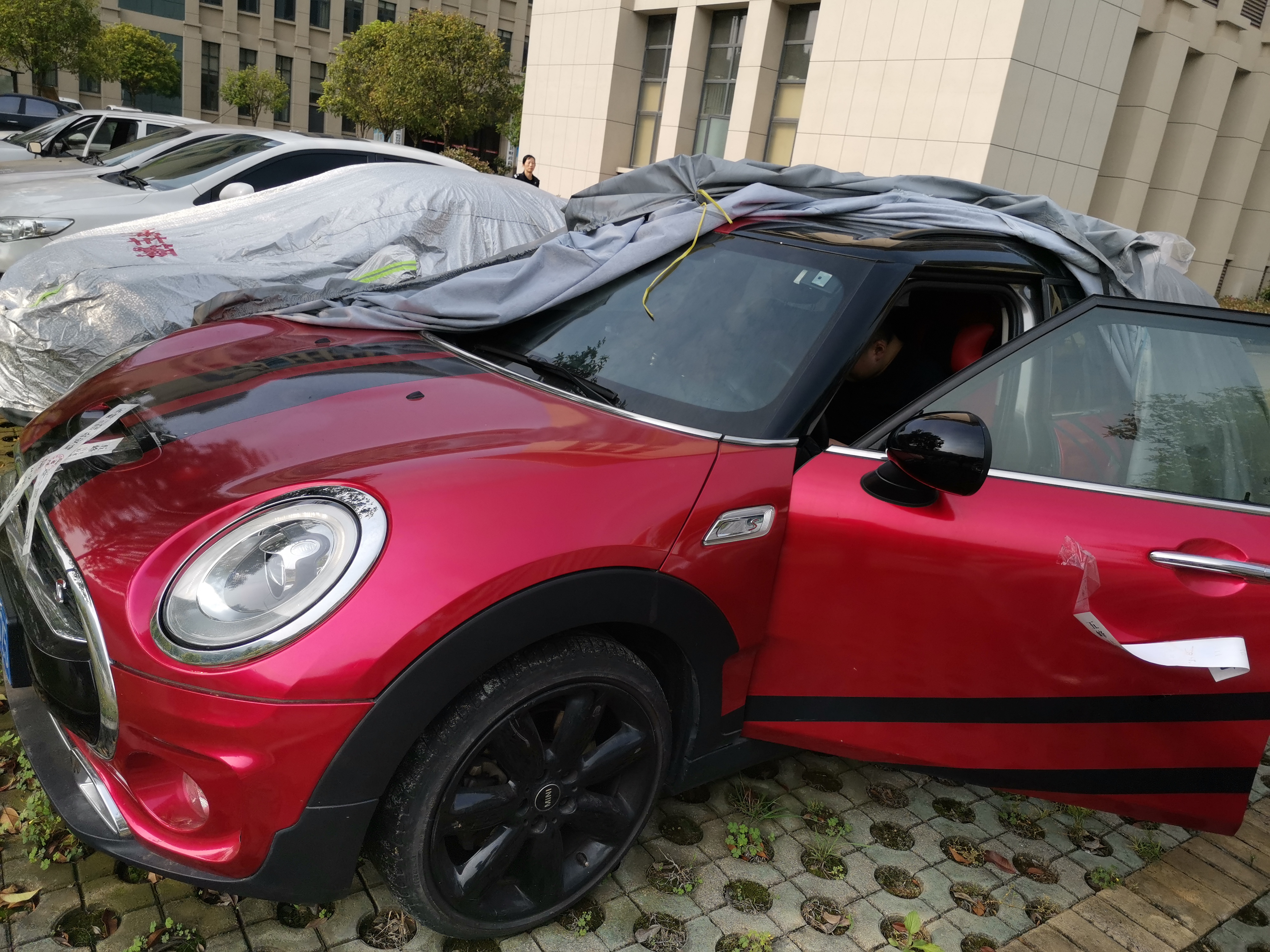 【第一次拍卖】 车牌号为鄂ehq025的宝马mini迷你mini n710小型轿车