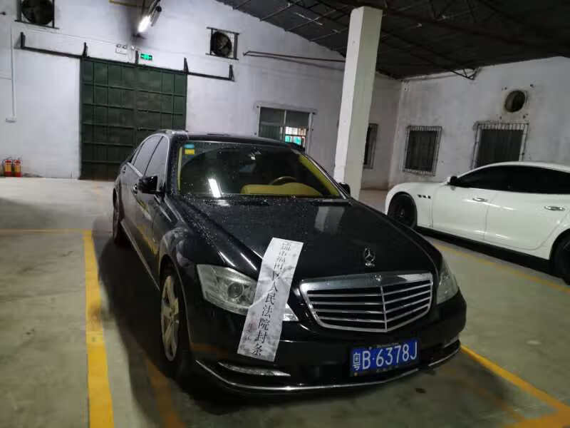 车牌号为粤b6378j黑色奔驰小型轿车一辆