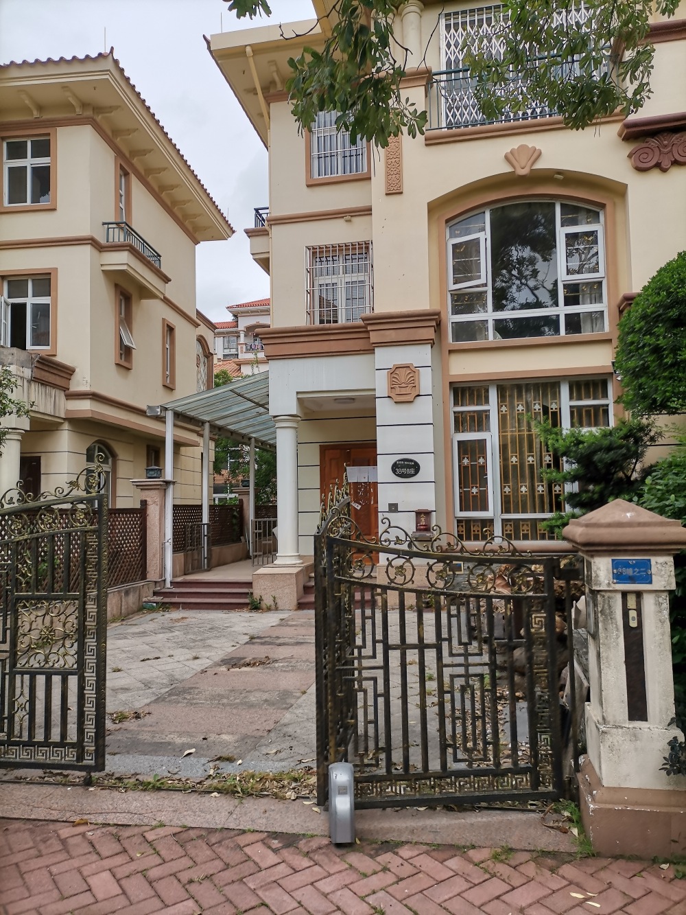 中山市港口镇星港湾38号b座别墅的房地产及室内财产