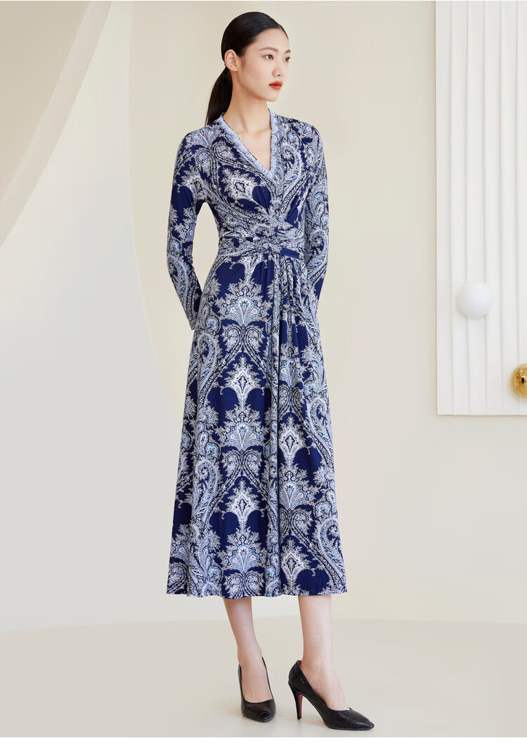 马天奴myteno 2022秋季新款v领牛奶丝连衣裙交叉收腰显瘦长款度假风女