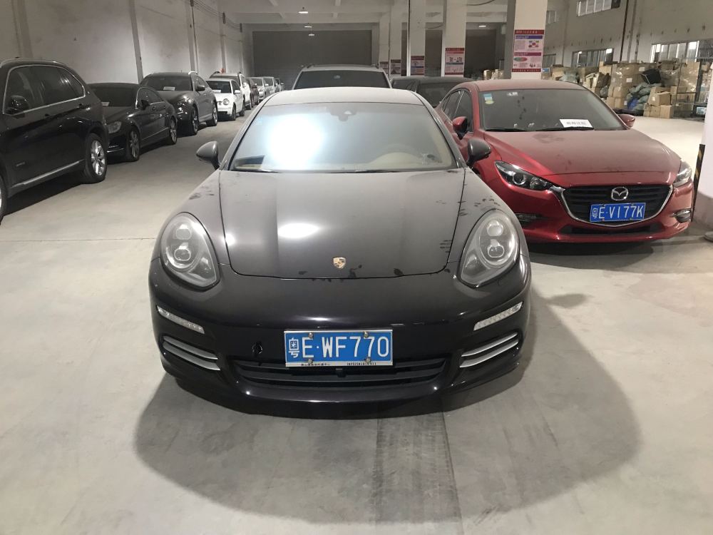 车牌号码为粤ewf770小型汽车一辆