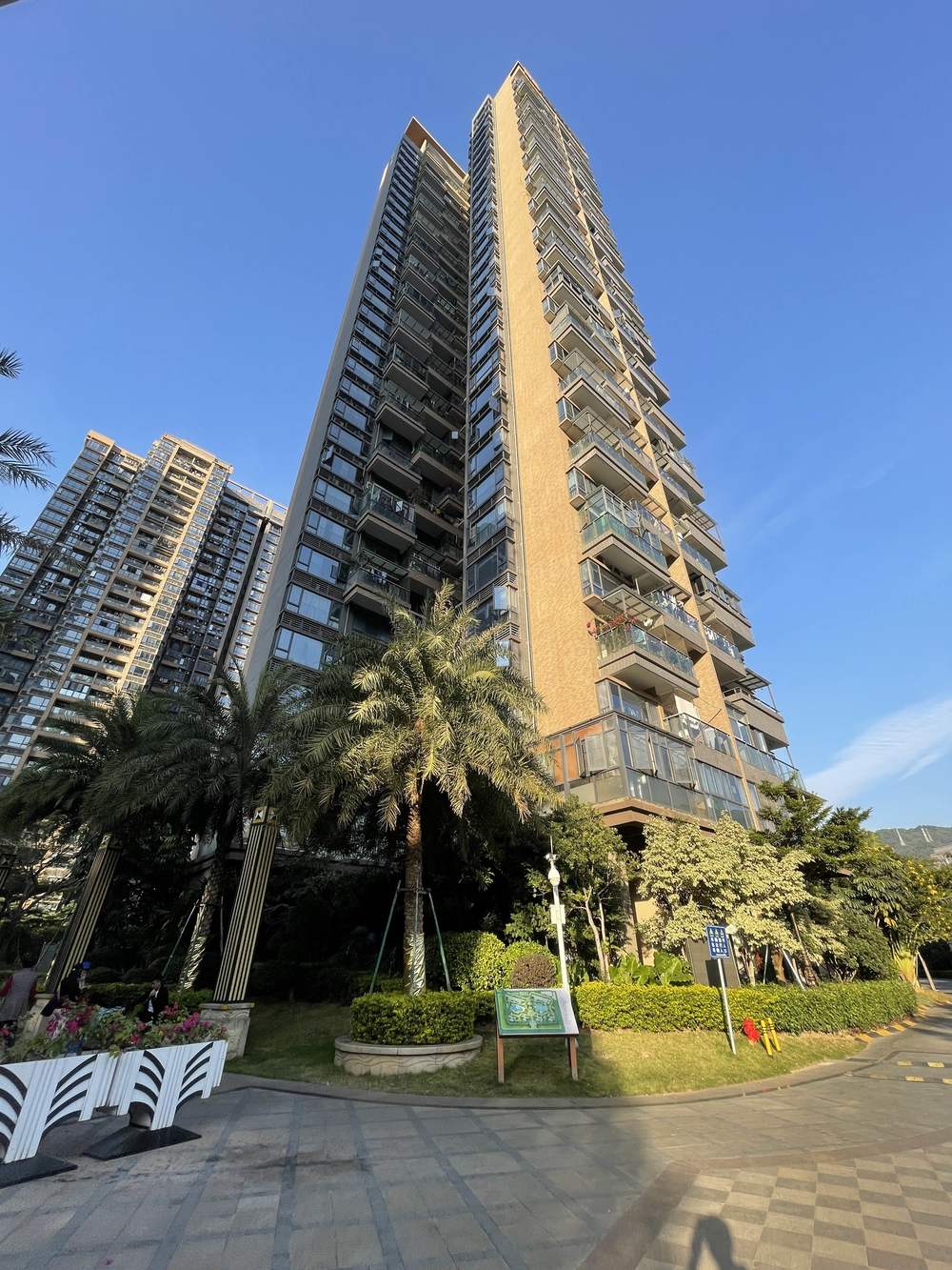 深圳市南山区前海路与棉山路交汇处山海美域花园5栋2202