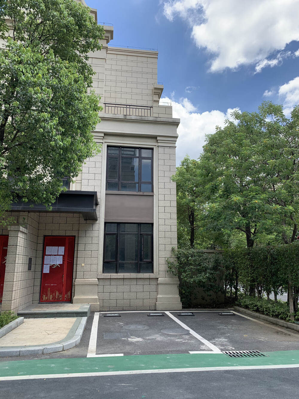 第一次拍卖东莞市黄江镇公常路黄牛埔段1号黄江中信凯旋城88号住宅楼