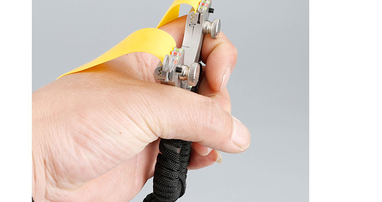 弹弓成人扁皮弹弓金刚狼精准免绑扁皮弹弓光纤多瞄夹片扁皮筋不锈钢线