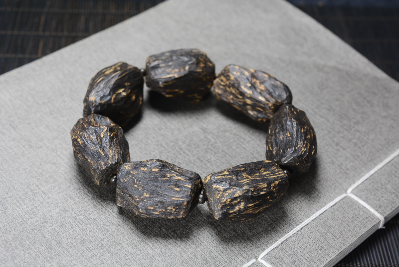 虫漏沉香木手串