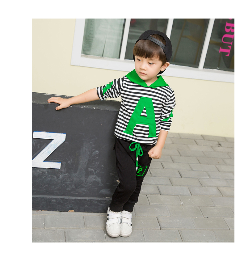 宝宝衣服1-2-3-5岁条纹卫衣牛仔马甲小猪佩奇三件套6岁小孩秋天衣服