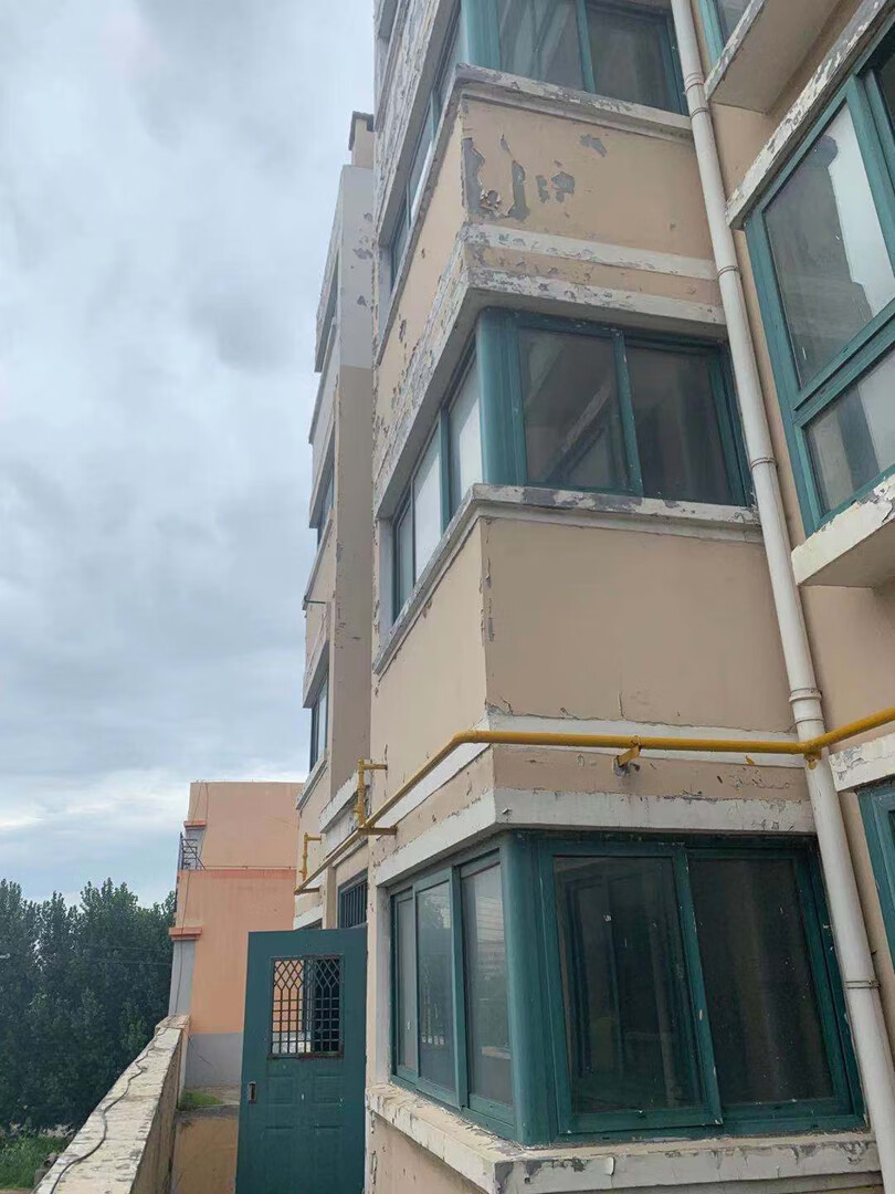 青岛市胶州市九龙镇建设路7号万通花苑小区1号楼1单元502户