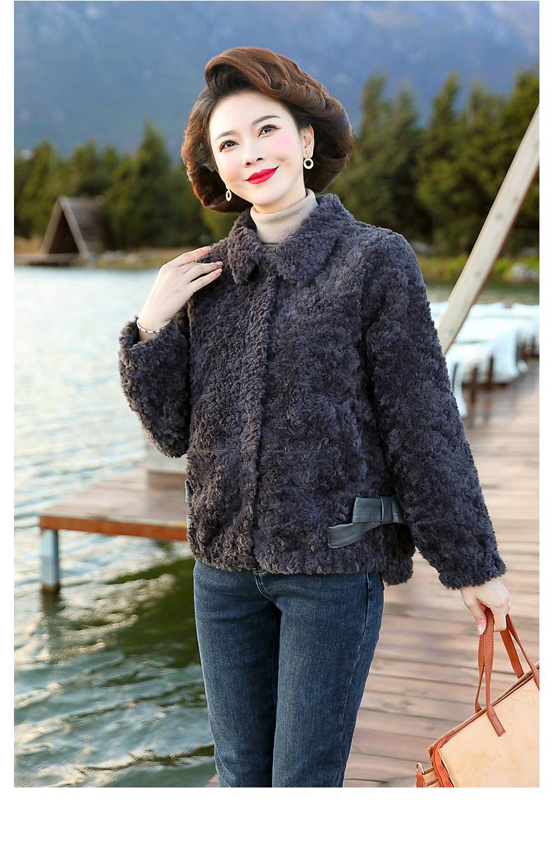 宝莲朵妈妈装冬装短款外套中年妇女羊剪绒上衣中老年女装皮毛一体毛呢