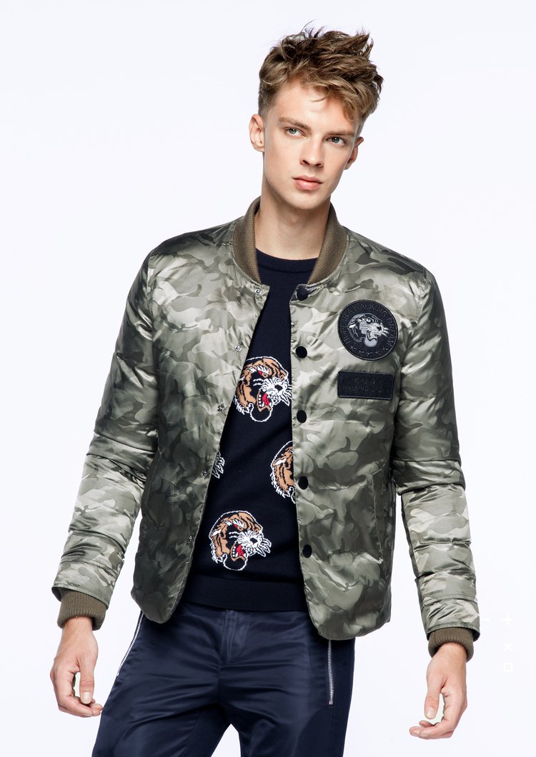 卡宾cabbeen 绣花车章修身羽绒服 中绿色 54