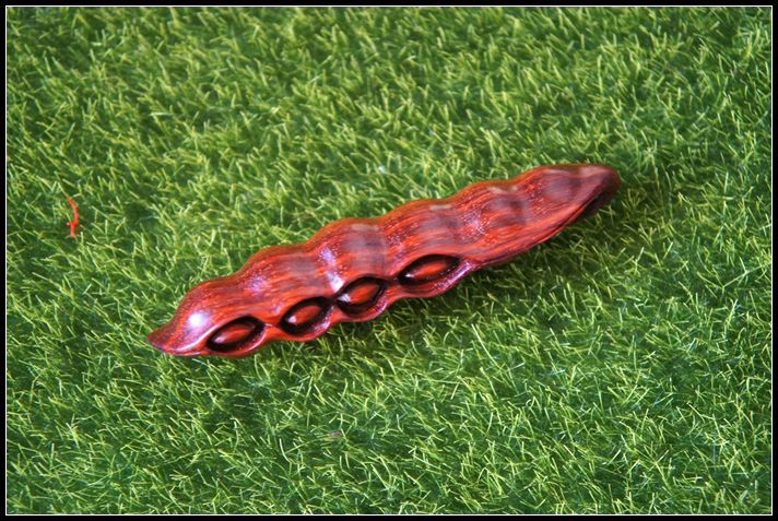 皇顺小叶紫檀平安豆吊坠男女款挂件手工雕刻四季豆木饰生日礼物