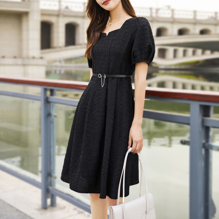 逸阳esey22年夏季薄款韩版收腰显瘦薄款方领中长款通勤连衣裙女夏白色