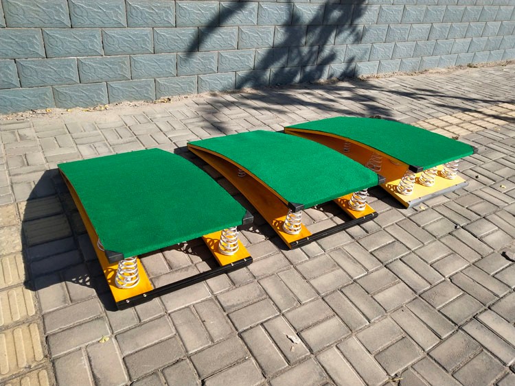 田径起跳板体操踏板s型弹跳板弹簧跳板学校木马训练助跳板六弹簧跳板