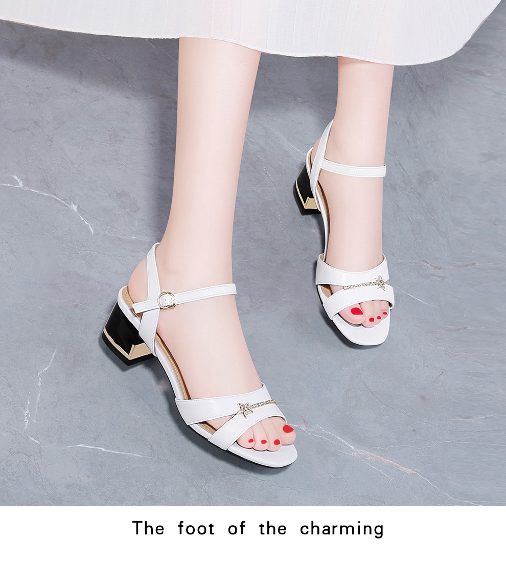 夏天韩版学生时尚休闲性感露趾凉鞋女装方根妈妈鞋大码白色夏季新款