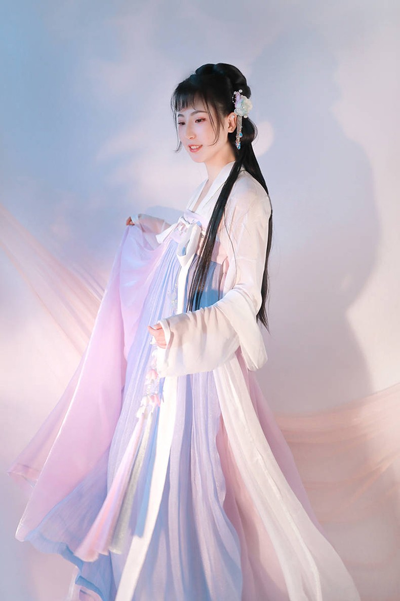 e街齐胸汉服女古风两片式襦裙三件套绣花大袖衫古装清新大摆裙子春樱