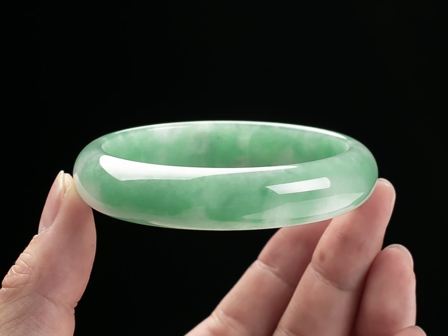 【降价拍卖】唯玉美 翡翠手镯 57.45g圈口58.6mm