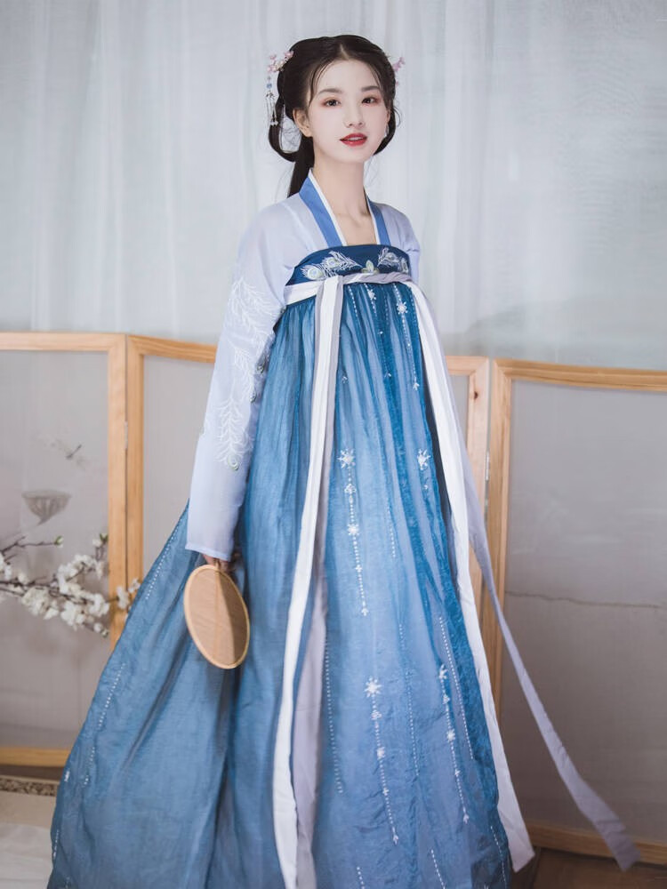 日常汉服女古装齐胸襦裙改良中国风绣花超仙大摆裙汉元素云梦台白色大