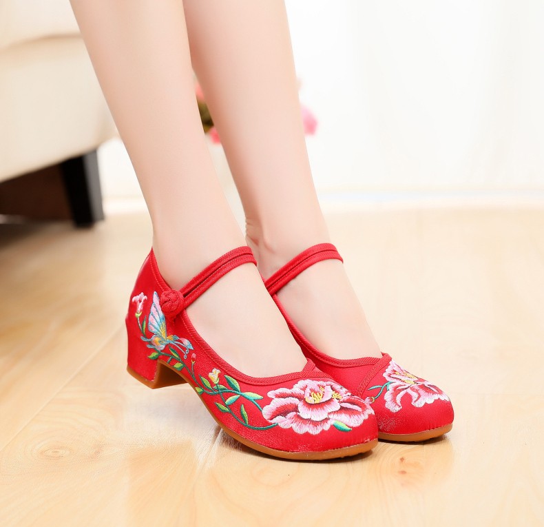 舞蹈鞋女款跳舞鞋广场舞鞋中低跟粗跟中老年古典民族舞绣花红色34码