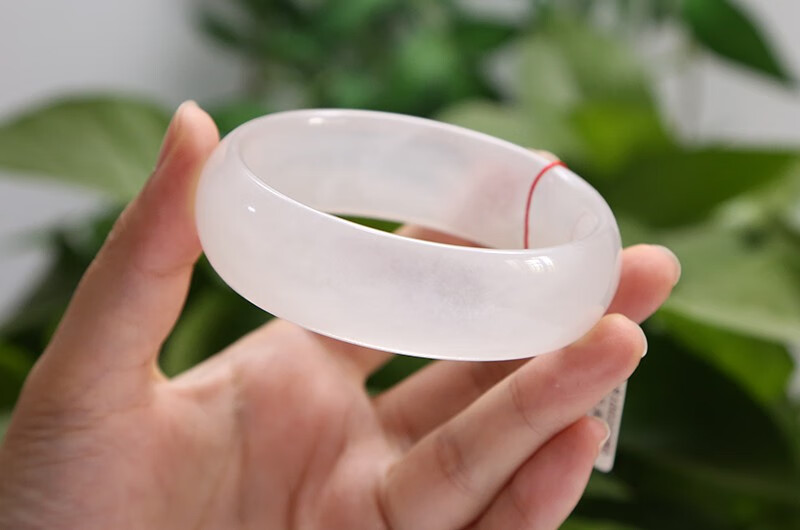 新疆天然金丝玉宝石光白色手镯子59