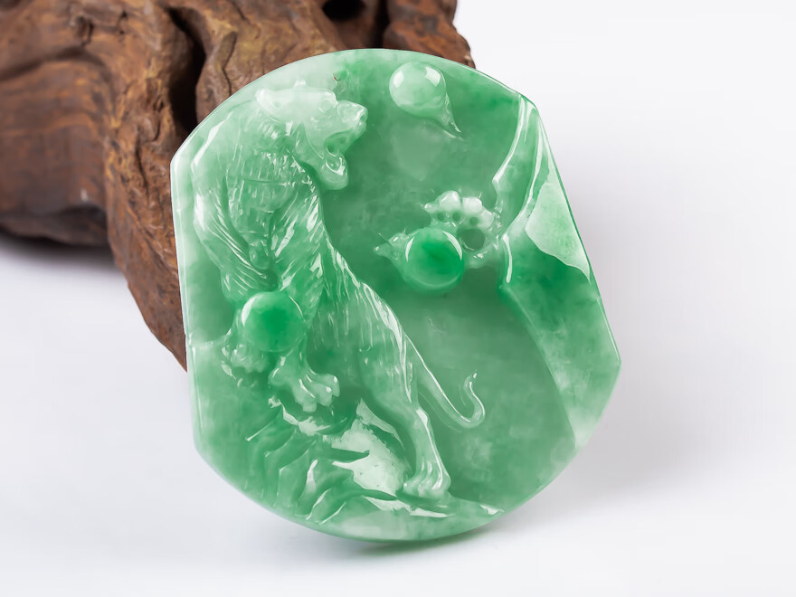 降价拍卖天然a货翡翠好种上山虎牌挂件吊坠阳美合兴翡翠3062g