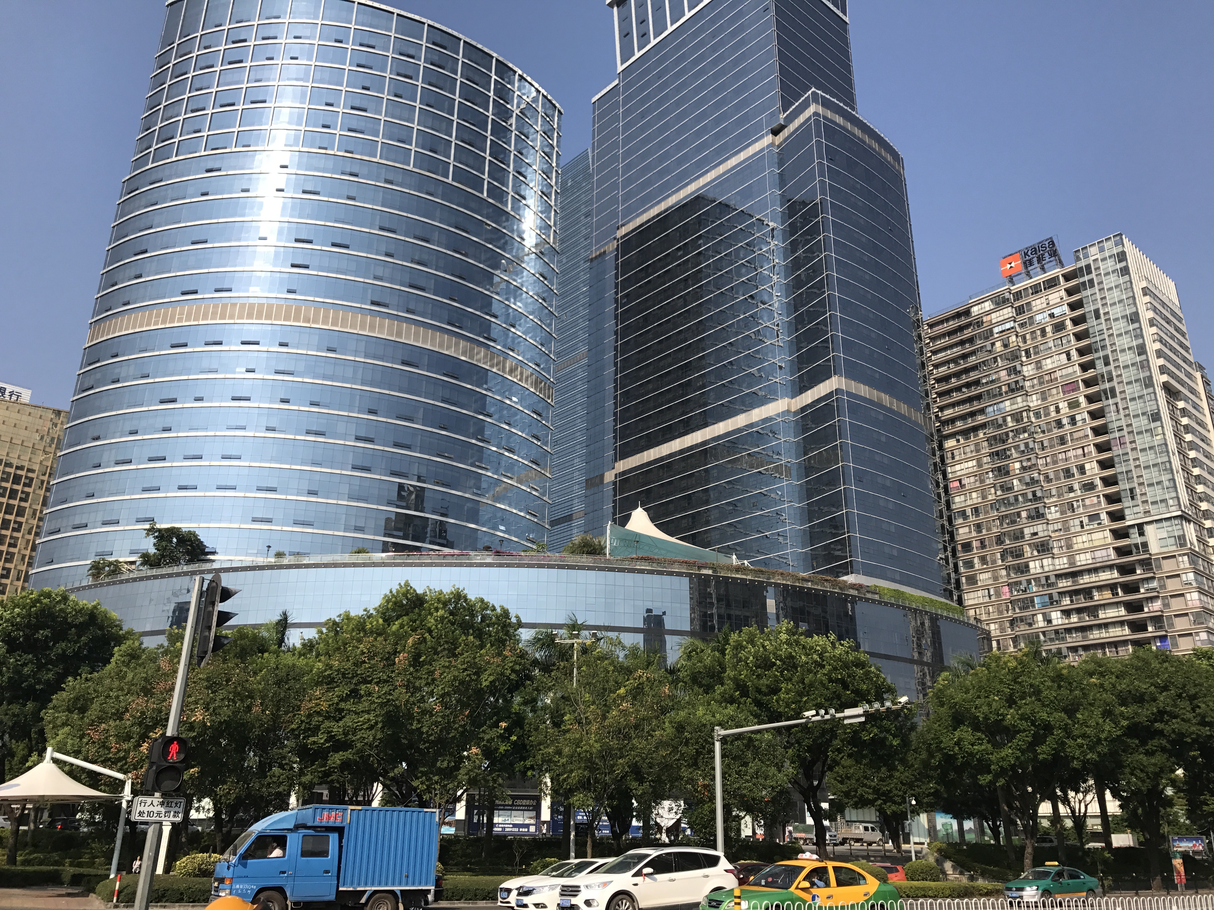 【第一次拍卖】 惠州市惠城区云山西路2号帝景国际商务中心1栋b2层01