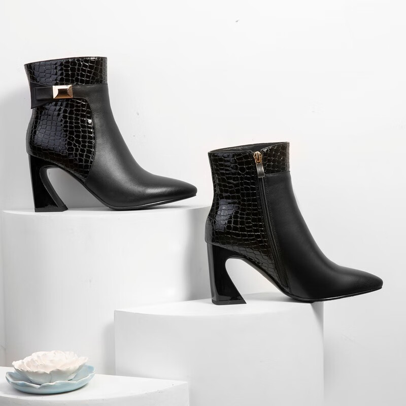 靴女高跟尖头马丁靴冬季新款扣带侧拉链欧美性感女靴短筒百搭时尚靴子