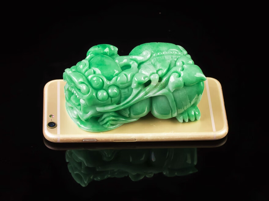 【降价拍卖】冰糯种翡翠满绿招财貔貅手把件小摆件 561.