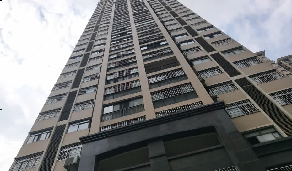 位于孝感市董永路东侧宇济滨湖天地兰苑8号楼27层2701室住宅