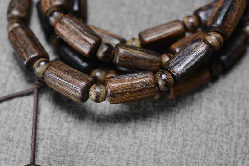 第一次拍卖沉香木木带油线108佛珠