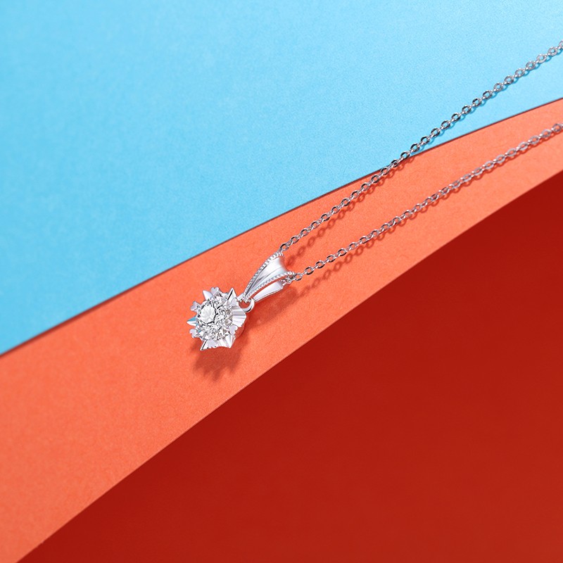 520礼物crd克徕帝白18k金钻石吊坠钻石吊坠女心形爪精致30分h色si