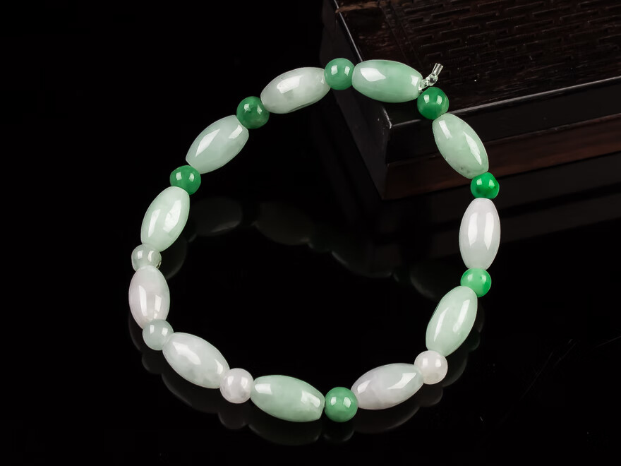 降价拍卖芝福珠宝翡翠手链1341g