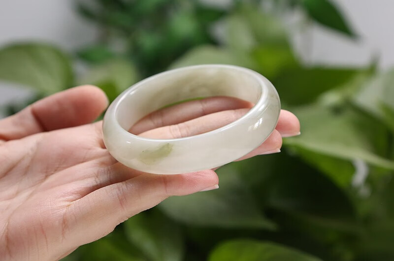 新疆天然金丝玉绿色白色昆仑翠天山翠手镯子5253