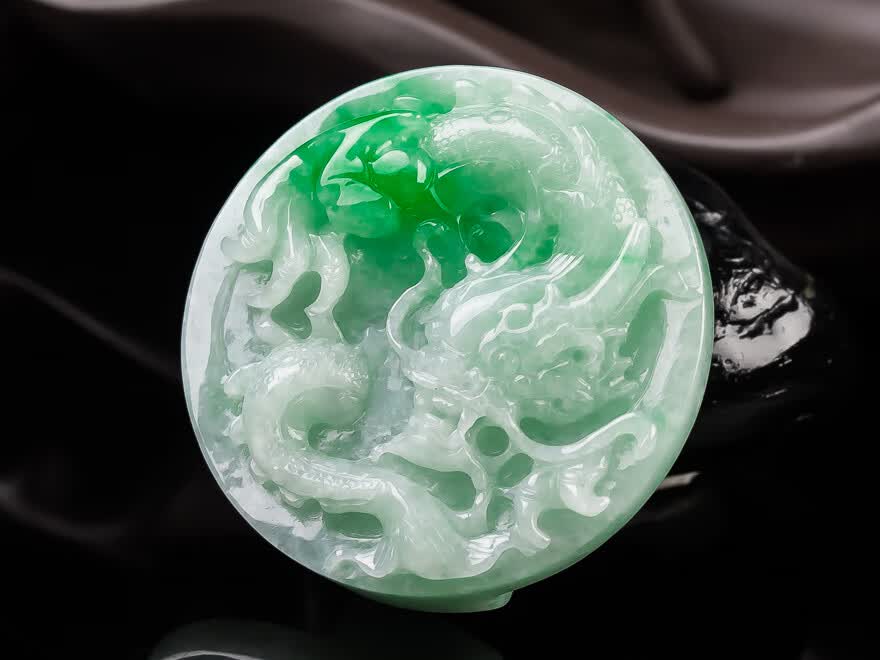 降价拍卖翡翠冰润飘绿龙腾盛世腰佩4002g悉妮翡翠