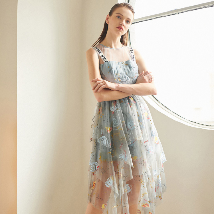 伊华欧秀evaouxiu 2020夏季女装新款网布刺绣拼接连衣裙飘逸沙滩裙 浅