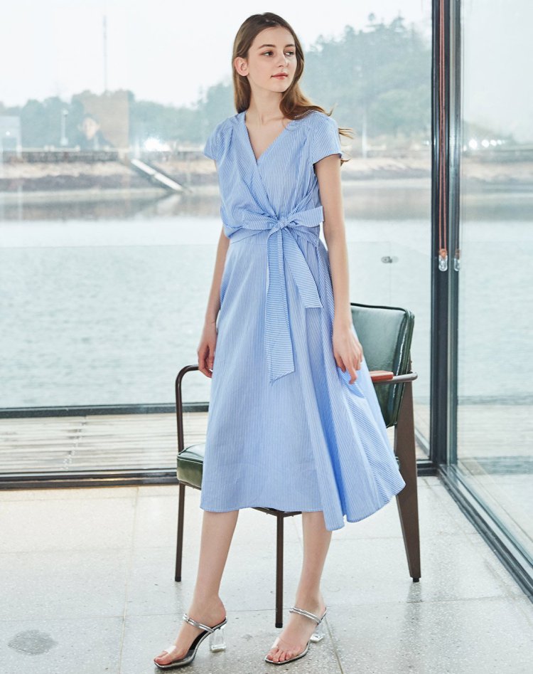 蔓诺蒂mynode时尚个性条纹蝴蝶结v领连衣裙航海蓝xs