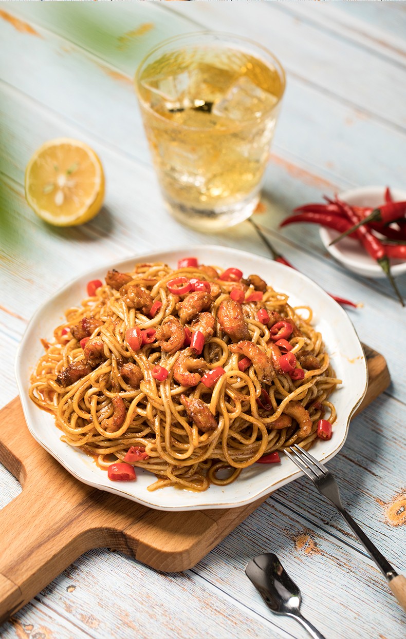 买1送1麻辣小龙虾尾拌面黑椒黄油鸡肉拌面香辣即食盒装麻辣龙虾拌面