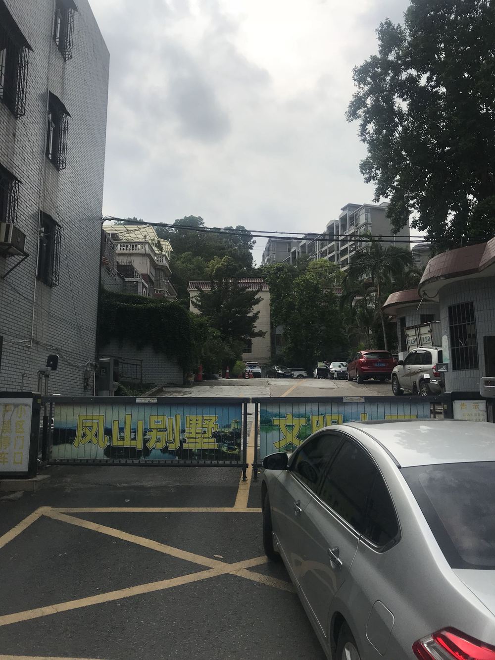 【第一次拍卖】 惠州市龙丰上排凤山别墅区 67 号房产