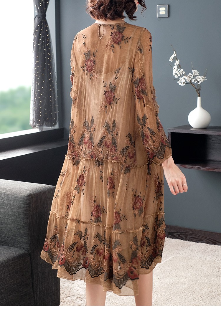 qmnlo品牌绣花真丝连衣裙女2020新款春秋大码宽松长袖妈妈装高端桑