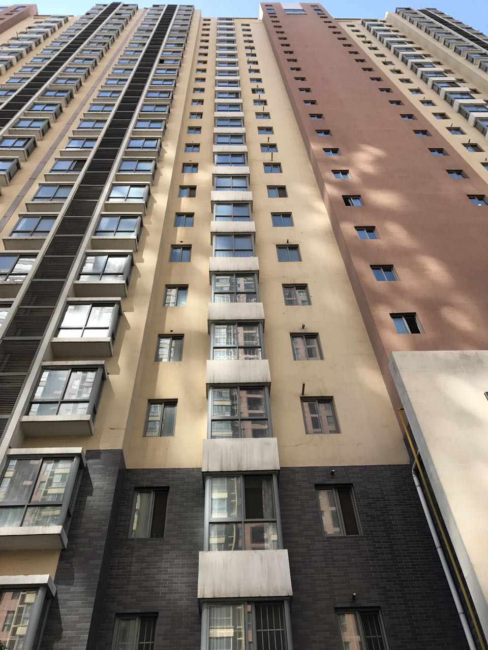 司法拍卖陕西省咸阳市秦都区世纪大道阳光渭水华庭4号楼2单元24层2401