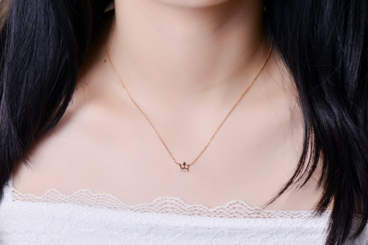 佐卡伊 18k玫瑰金钻石链牌桂冠项链女款正品珠宝 仅限现货 不可定制