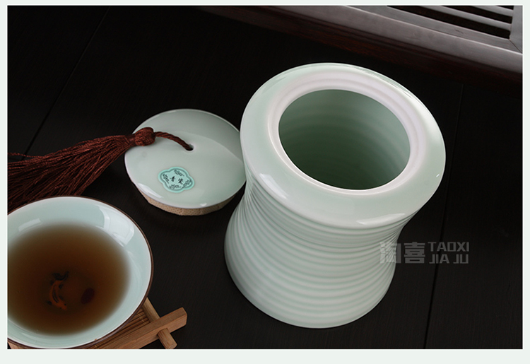 
                                        LIFEEYES茶叶包装礼盒茶叶桶陶瓷普洱茶罐密封大号青瓷茶叶罐 浮雕荷韵                