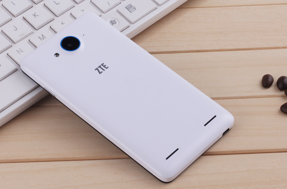 中兴（ZTE）N928DT 移动4G 智能手机 前黑后白
