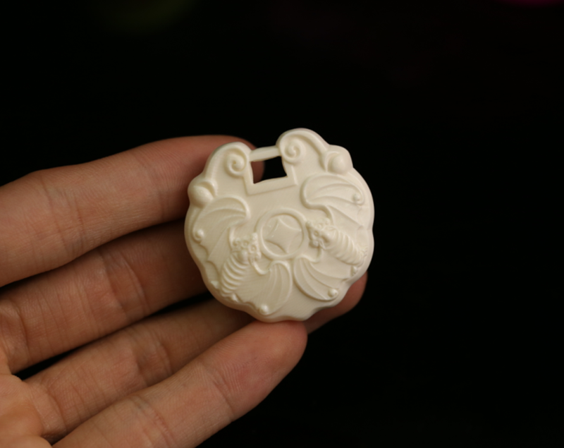 尚鱼尚鱼福在眼前天然猛犸象牙手工双面雕蝙蝠锁吊坠男女