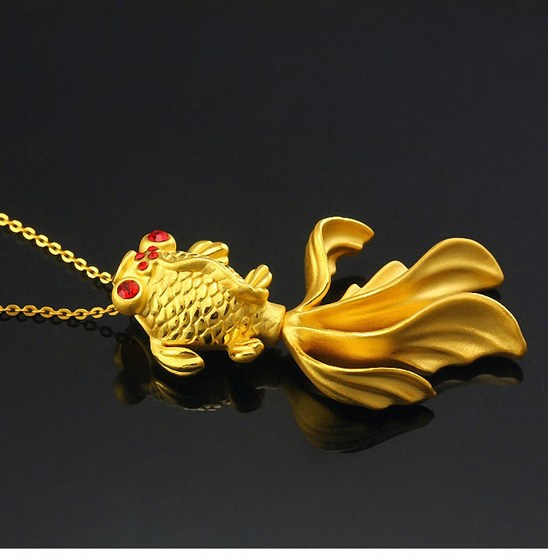 喜兆珠宝 黄金吊坠女士项链足金红眼金鱼精品3d硬金灵动小金鱼吊坠