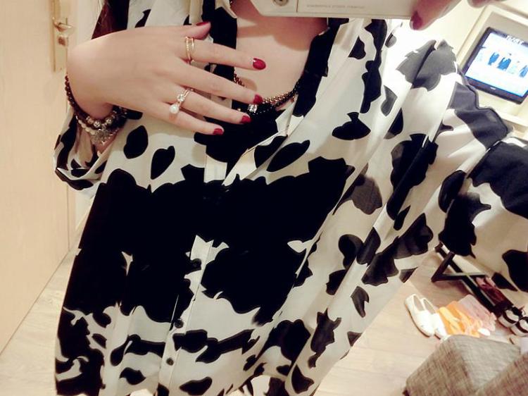 费耶罗2015春季新款韩版女装时尚简约印花个性带排扣衬衫宽松显瘦中长款打底衫开衫雪纺衫上衣 乳白色 均码