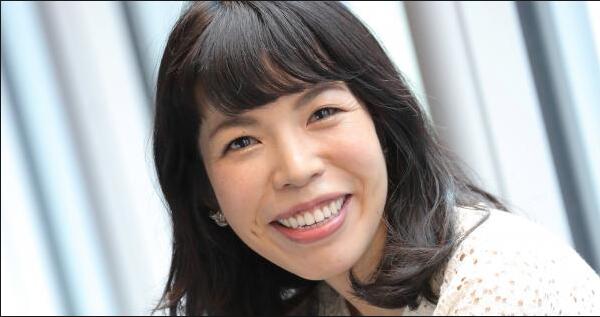 青山七惠(1983- ),日本新锐小说家.