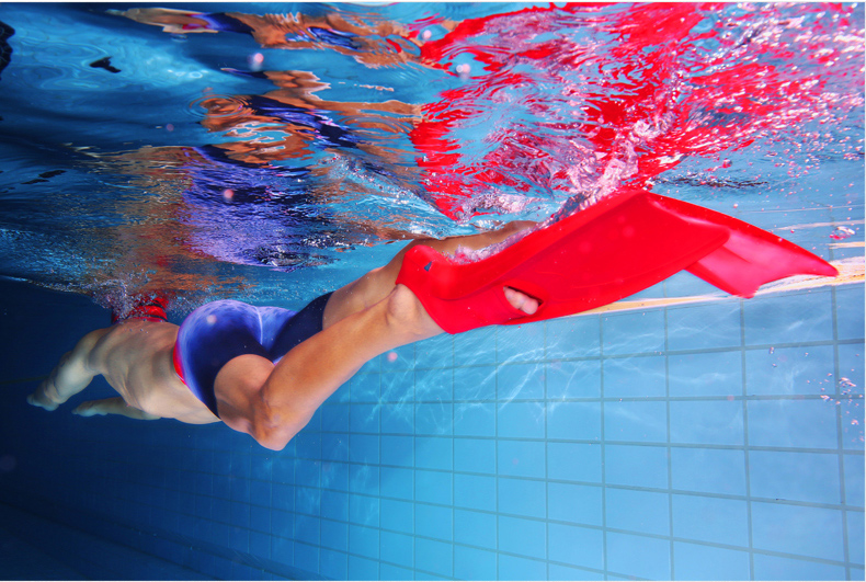 zoke洲克游泳脚蹼成人蛙鞋训练游泳鸭脚板长脚掌专业浮潜硅胶装备暗红