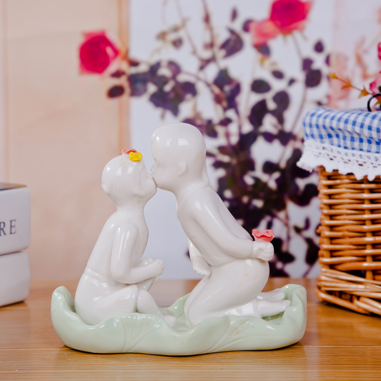困而学景德镇陶瓷情侣摆件门厅卧室风雨同舟瓷器家居摆设陶瓷工艺品