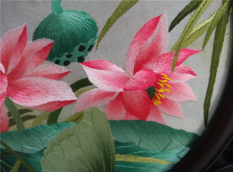 倚楼听风广绣粤绣潮绣屏风摆件手工刺绣台屏结婚送礼双面绣玉兰花牡丹