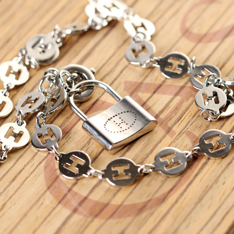 玉森林 字母钥匙项链短款简约百搭吊坠